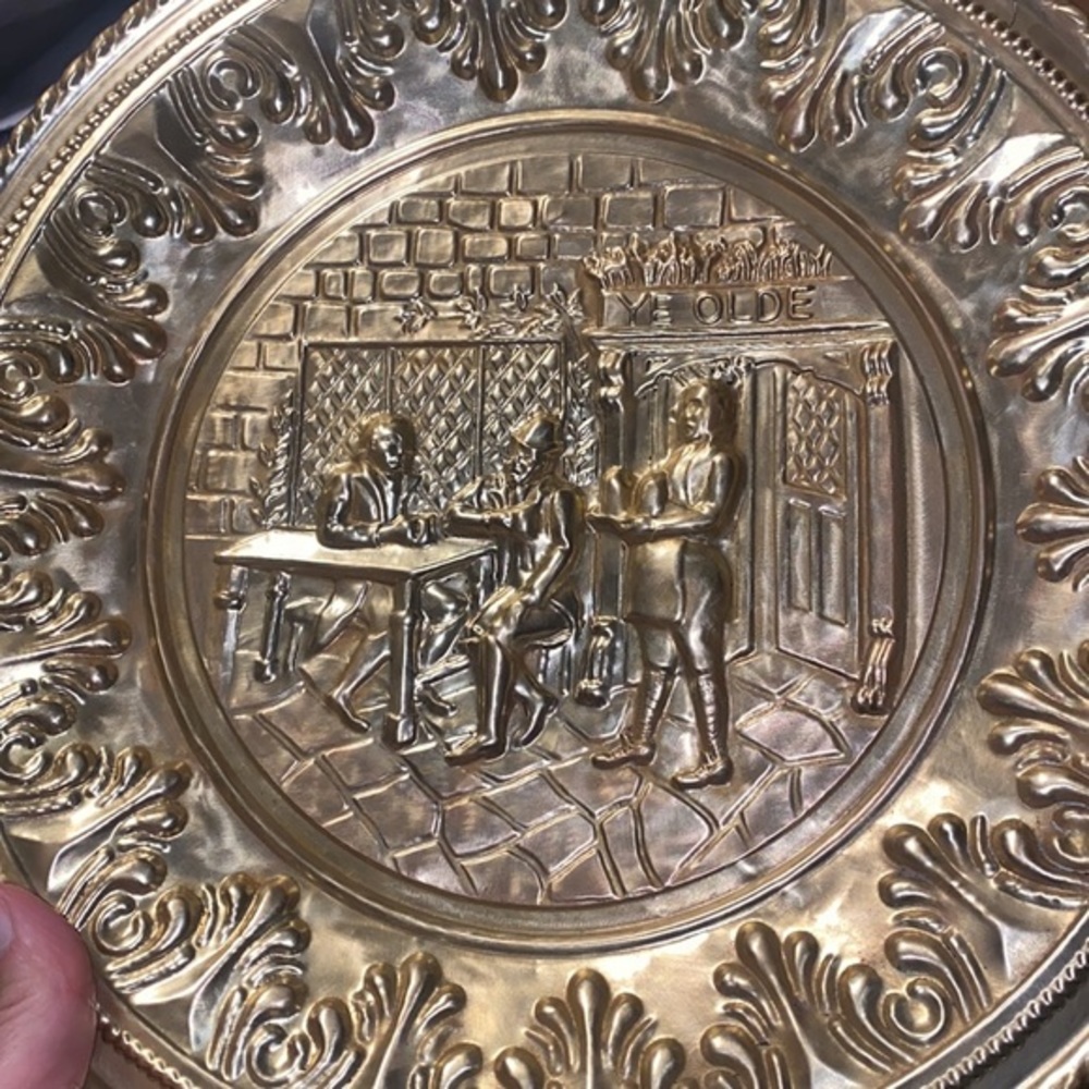 Brass vintage gold wall plates made in England set of two - Picture 10 of 10